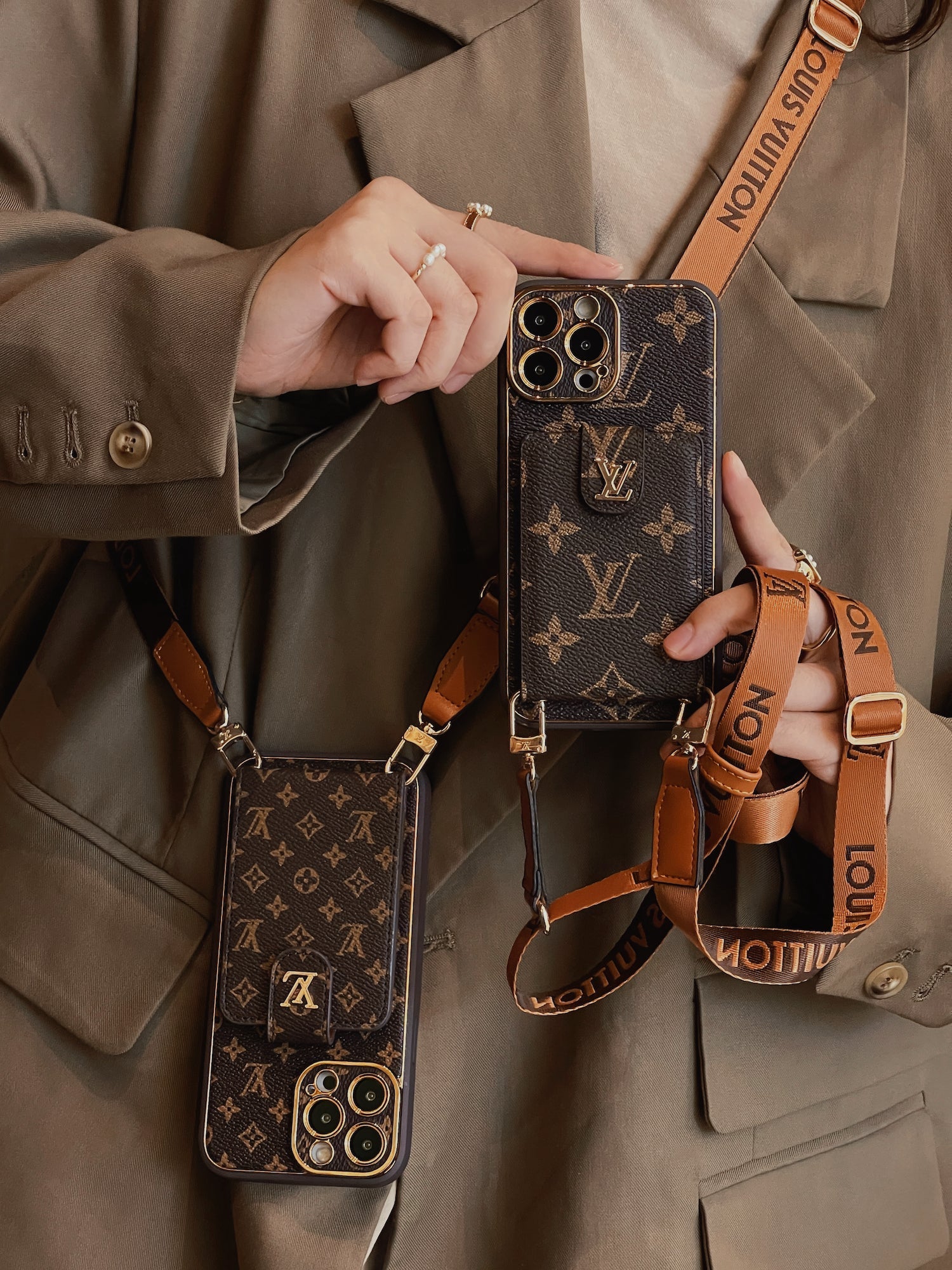 L TASCHE GOLD DETAILS 